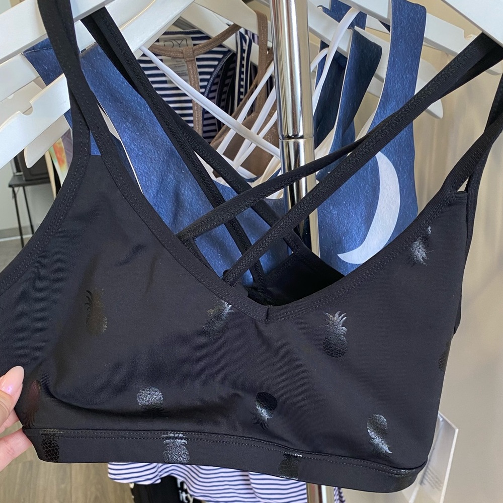 NWT Beyond Yoga Black Pineapple Bra
